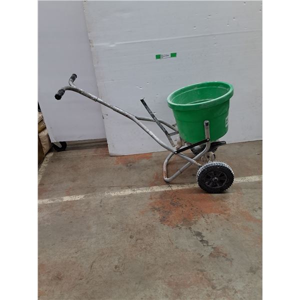 ** Quaker Fertilizer Spreader, Can't Ship