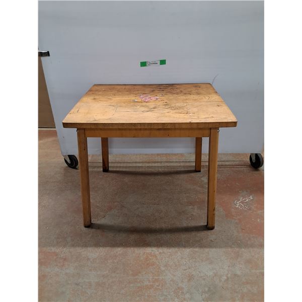 *Wooden Coffee Table 24" x 20" x 21"- Can't Ship