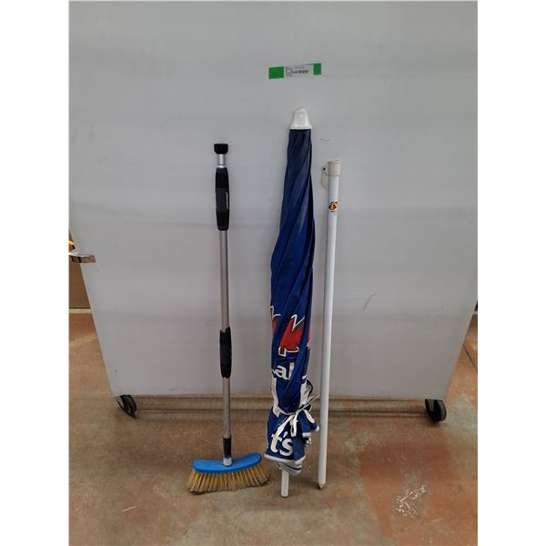 Labatt's Blue Table Umbrella & Simoniz Water Broom- Can't Ship