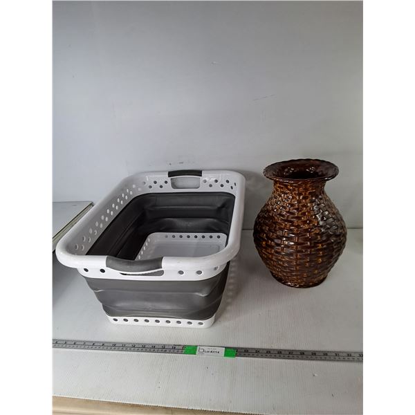 Collapsible Strainer up to 24" x 17.25" x 10.5" and Ceramic Planter 13.5"-cant ship