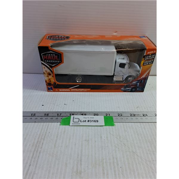 NewRay Long Haul Trucker 1:43 Die-Cast With Plastic Model Truck 9 1/2"