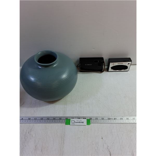 NADAIR Ceramic Vase & Vintage Playmate Transistor 8 Radio
