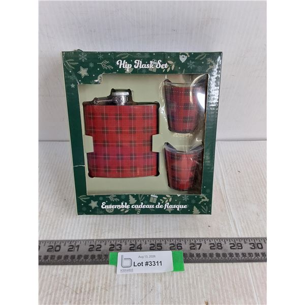 NIB Hip Flask Set