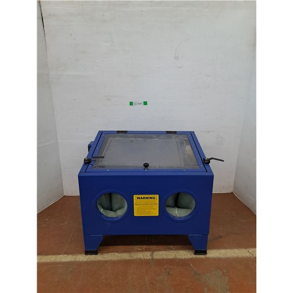 *Sand Blasting Cabinet With Spray Nozzle