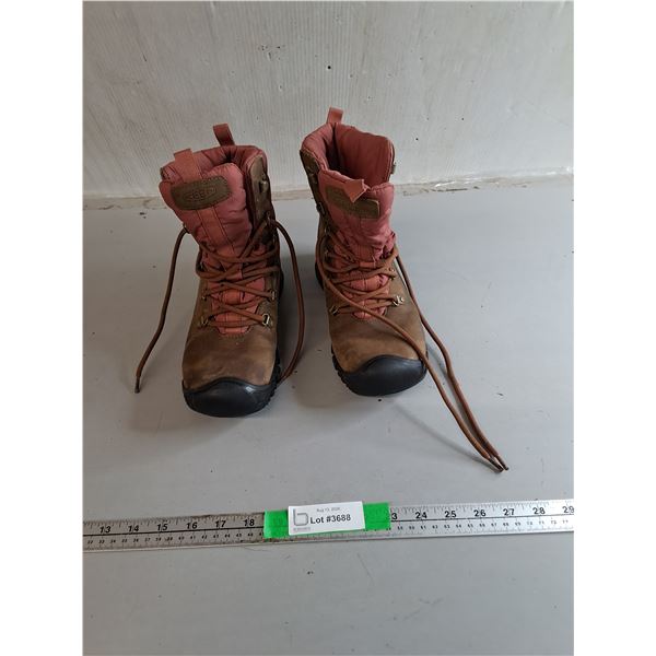 Women's Keen Hiking Boots- 7