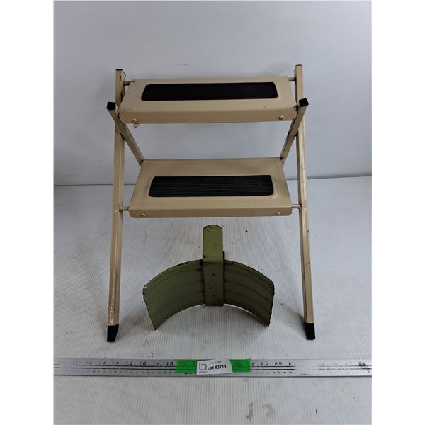 Step Ladder & water hose hook, Pickup Only