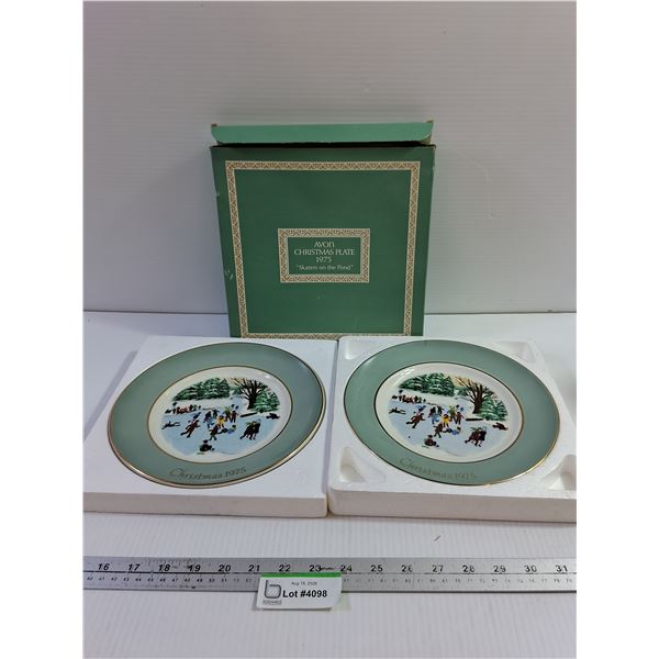 Avon Christmas Plates 1975 - Skaters on the Pond