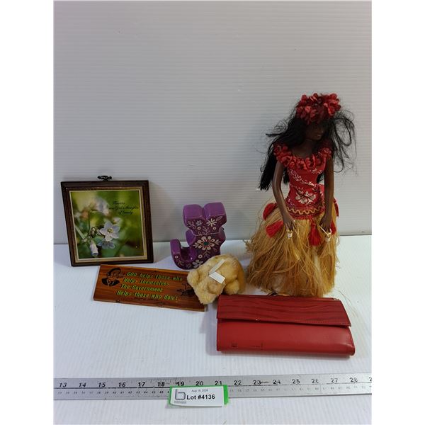 Hawaiian Doll (Needs Battery), Decor, Clutch