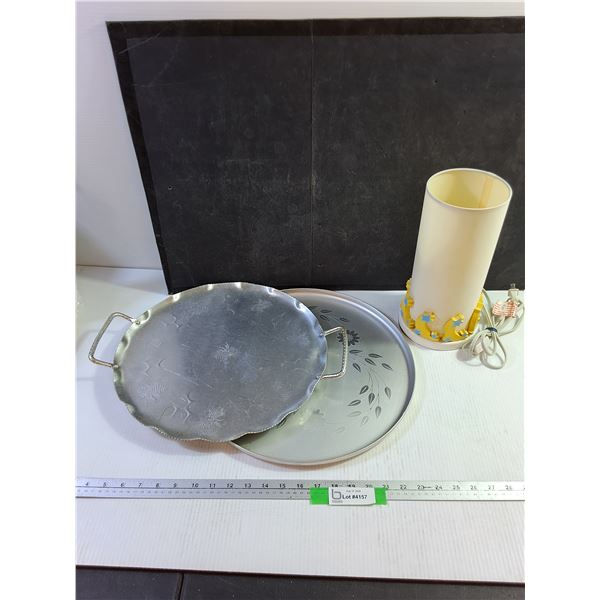 (2) Metal Trays & Lamp - Working