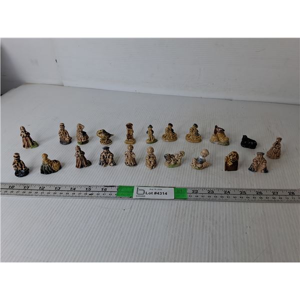 (21) Wade Red Rose Tea Figurines