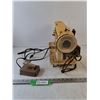 Image 3 : Singer  Sewing Machine Powers On