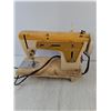Image 6 : Singer  Sewing Machine Powers On