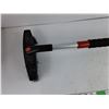 Image 2 : Extendable Snow Brush & Ice Scraper