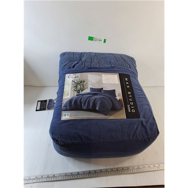 3 Piece Queen Bedding Set, Comforter 90" x 90", (2) Shams 20" x 26"