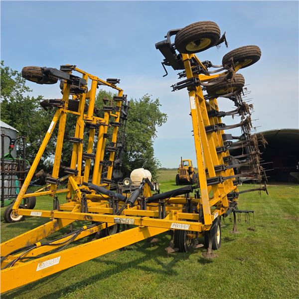 36ft Ezee-On Cultivator, 3 bar Harrows, 8" Spacing - Located offsite by Hepburn, SK