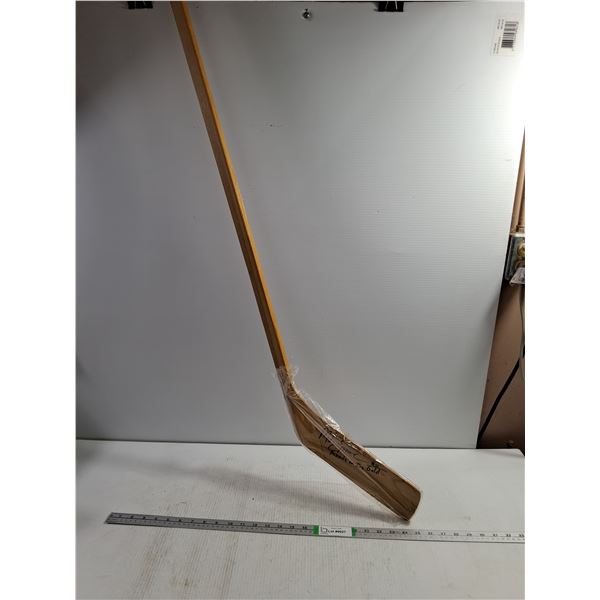Wood Hockey Stick with Mike Eruzione Autograph "Miracle on Ice" 1980 Olympics-cannot authenticate
