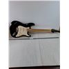 Image 1 : (1) Silvertone Stratocaster-style Electric Guitar