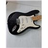 Image 4 : (1) Silvertone Stratocaster-style Electric Guitar