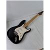 Image 5 : (1) Silvertone Stratocaster-style Electric Guitar