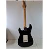 Image 7 : (1) Silvertone Stratocaster-style Electric Guitar
