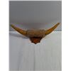 Image 2 : Vintage-Style Bull Horn Wall Mount on Wood Plaque