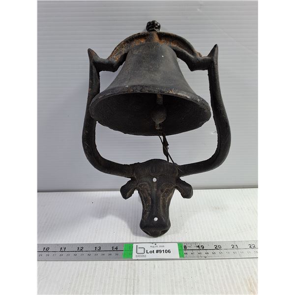 (1) Black Cast Iron Dinner Bell Featuring Decorative Cow Head Wall Bracket