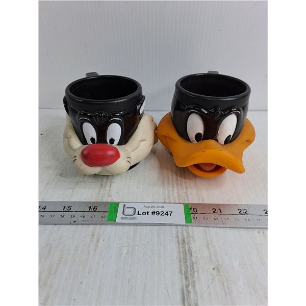 (2) Looney Tunes Plastic 3D Mugs-Daffy Duck and Sylvester