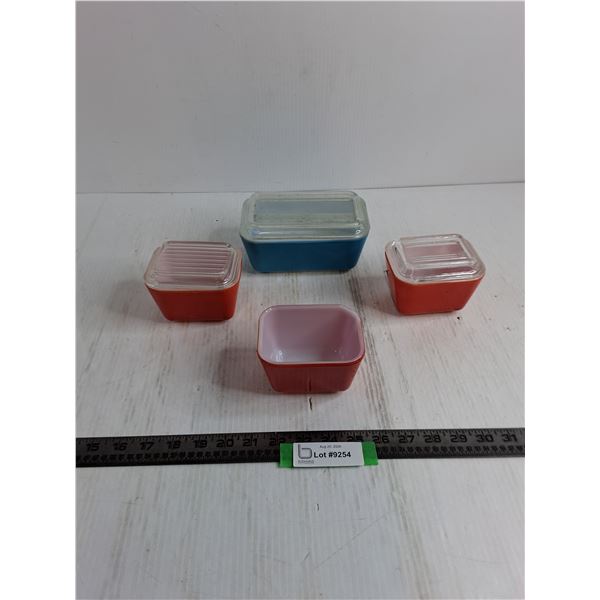 (4) Pyrex Refrigerator Dishes w/3 Lids - 1 Dish Chipped