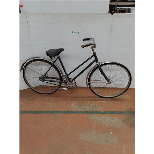 * Vintage Women's Cruiser Bicycle - 25" Tires & 18" Frame - Pickup Only