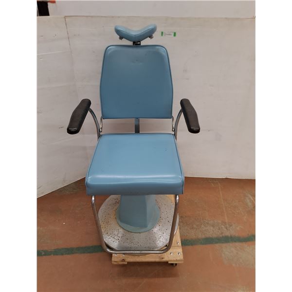 * Vintage Reliance Barber Chair - 44" High x 24" Width - Dolly Not Included - Pickup Only