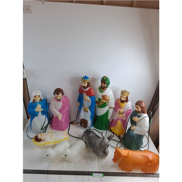 *Empire 11-Piece Electrified Nativity Scene - Mostly Working - Tallest Character 22"