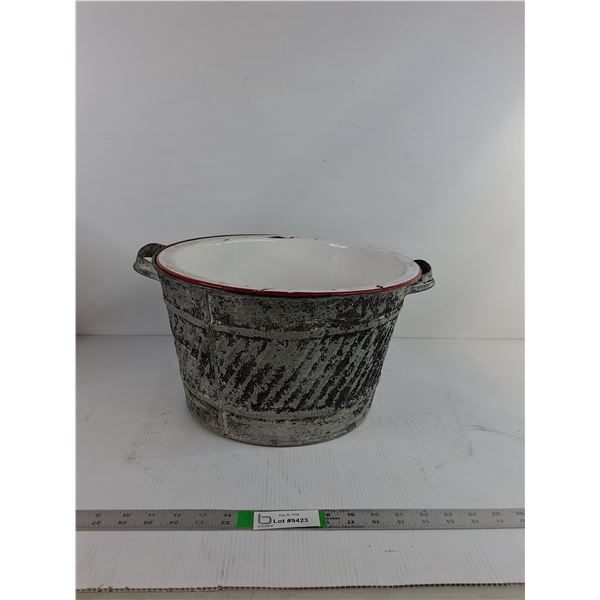 Vintage White Enamelware Basin 15"x9" ( cannot ship, as is)