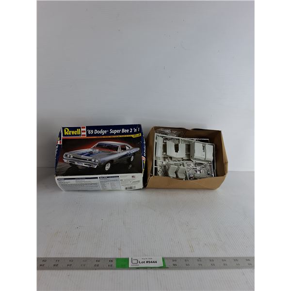 Revell 1969 Dodge Super Bee 2 'n 1 Model Car Kit ( as is)