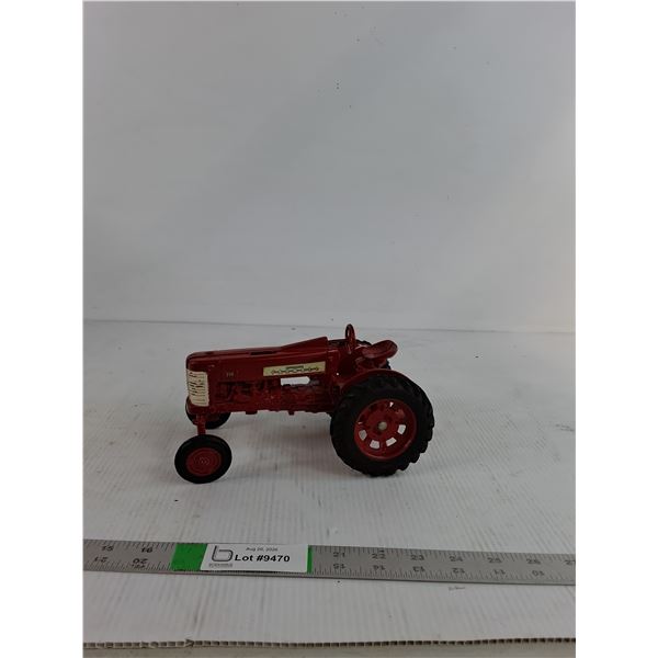 1/16 scale Ertl McCormick Farmall 350 Die-Cast Tractor
