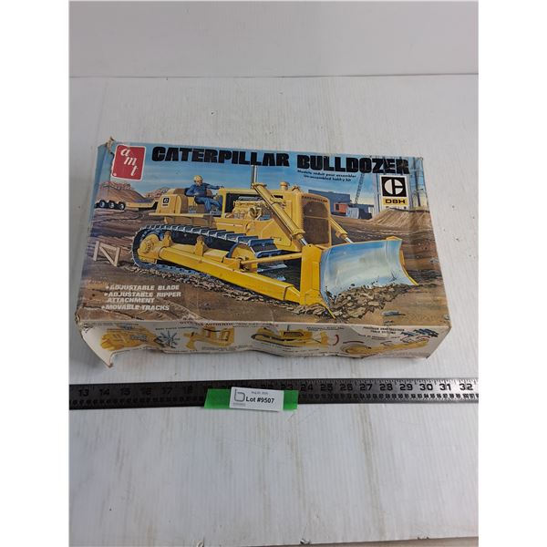 AMT Caterpillar Bulldozer Building Kit