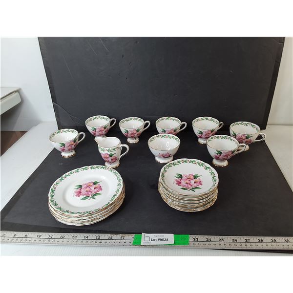 Gladstone Bone China 'Laurel Time' Tea Set