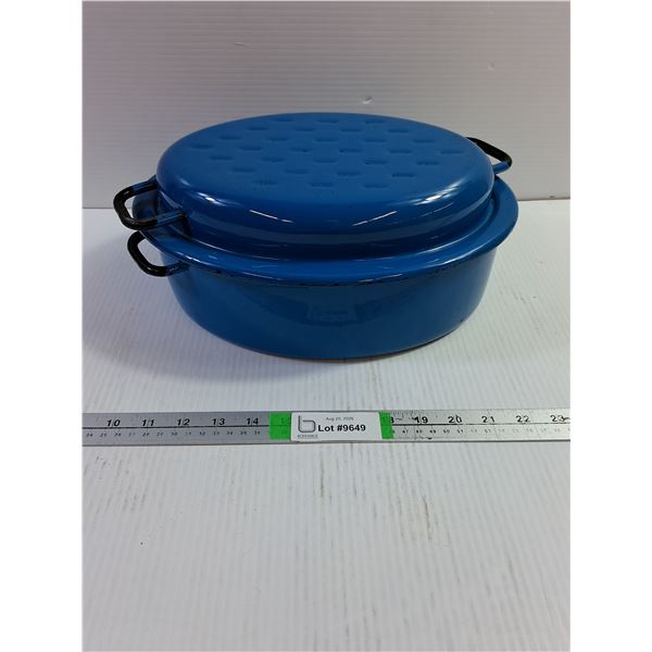 (1) Vintage Blue enameled Roasting Pot with Black Metal Handles