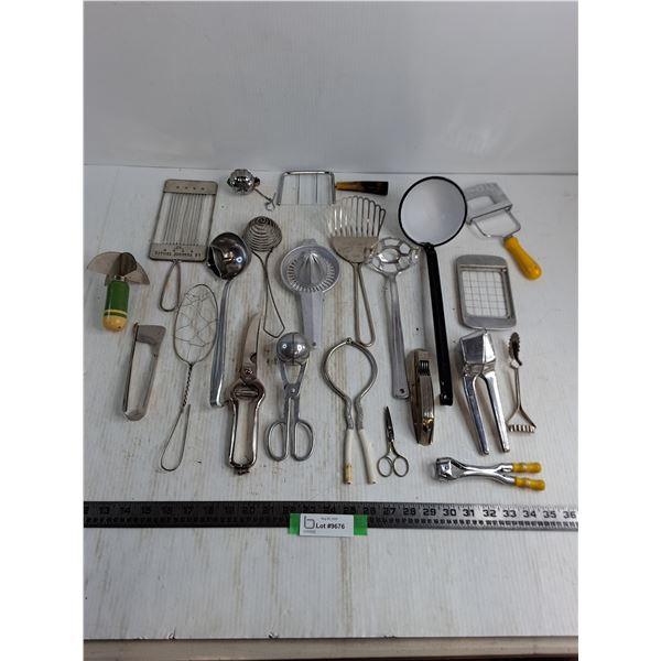Assorted Vintage Kitchenware
