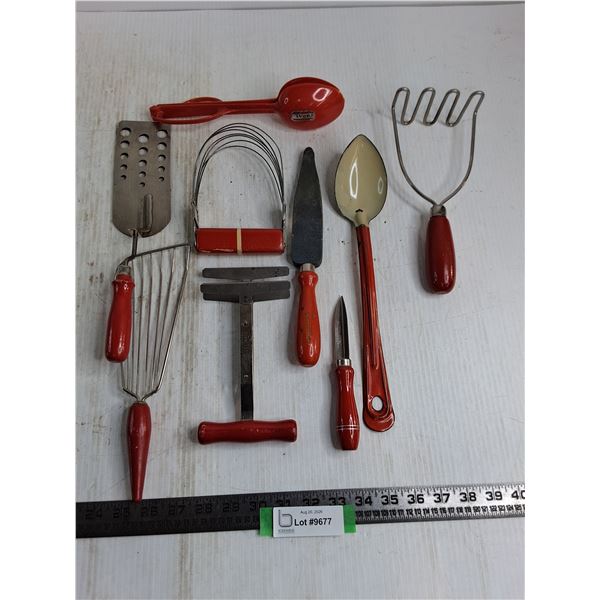 Assorted Vintage Kitchenware