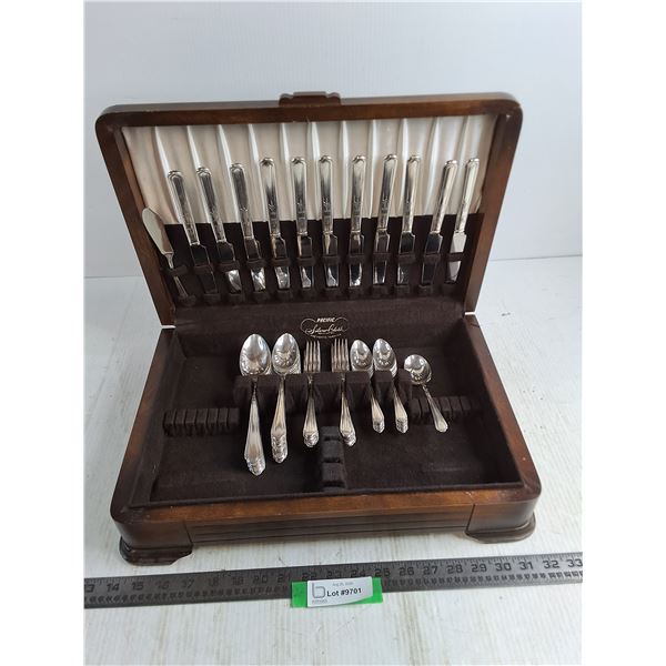 Pacific Silver-Plated Cutlery Set w/Hard Wood Case - 18x12x4"
