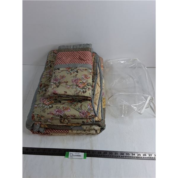 Queen Size Polyester Quilt w/Matching Pillow Shams & Storage Bag