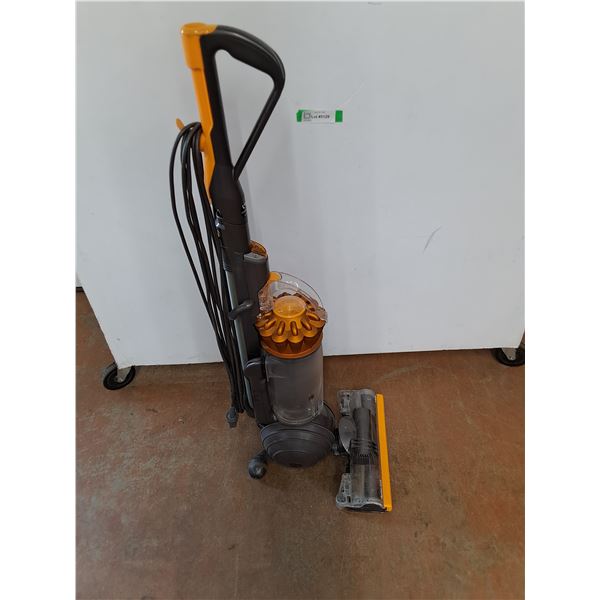 * Dyson Ball Origin Vacuum - Powers On - No Suction - Cannot Ship