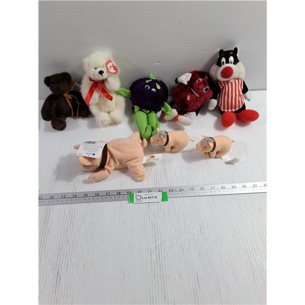 (8) Stuffed Animals