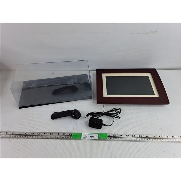 Display Box, Sylvania Electric Picture Frame - Powers On, As Is