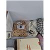 Image 3 : Photo Album, Bathroom Floor Mat, Throw Blankets, Mini Vase, Misc