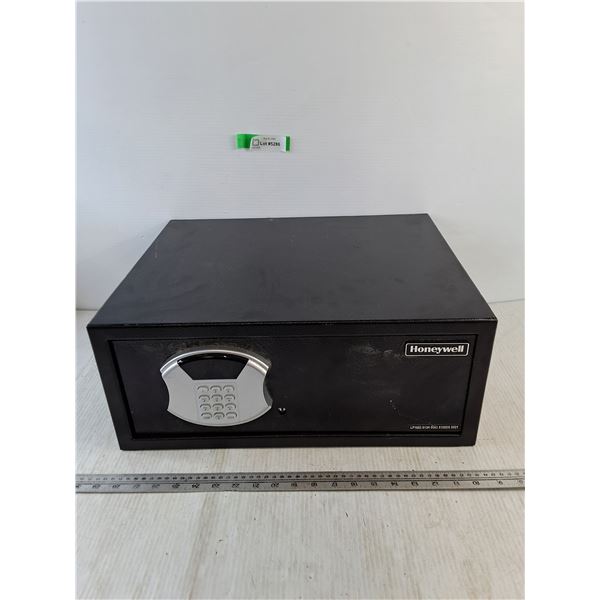 Honeywell Safe Locked Powers On