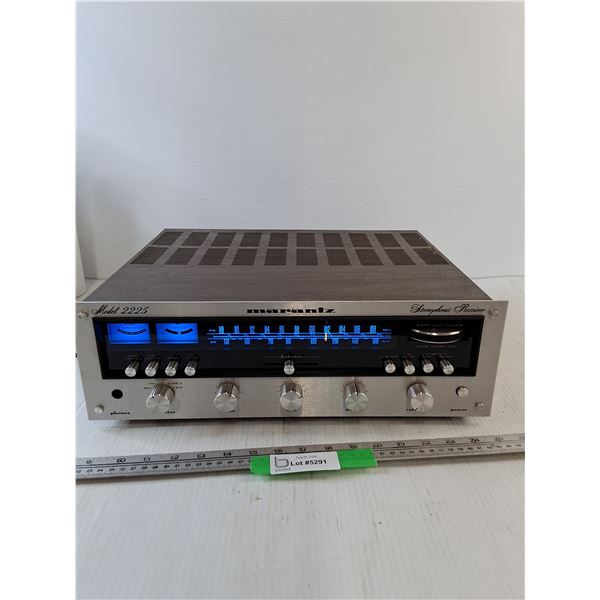 Marantz Stereophonic Receiver Model 2225 Powers On
