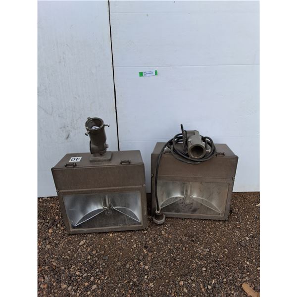 **(2) Floodlamps Floodlights Untested As-Is No Shipping