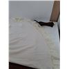 Image 10 : 60" x 80" White Oval Table Cover, Metal Plate, Taylor Weather Device