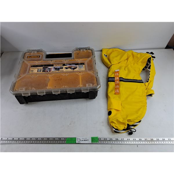DeWalt Deep Pro Organizer & L/XL Dog Jacket